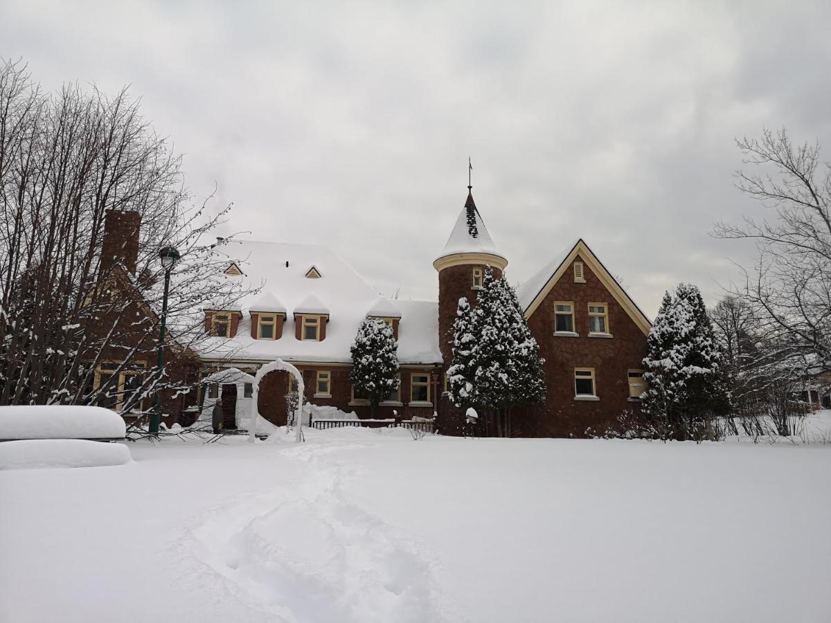 Chateau Murdock Gite Et Esthetique 1950 Chicoutimi Kültér fotó